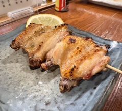 美味さの秘密は、炭火のチカラと60年続く秘伝のタレ！〜一ノ関　やきとり山平〜