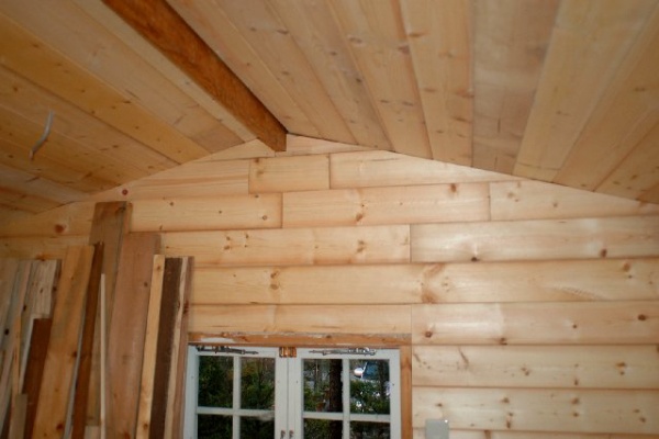 山里の暮らし 庭小屋を建てる