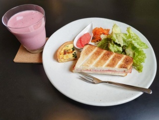 ブランチやスイーツでまったり！小牧大草の隠れ家コンテナカフェがリニューアル/たまごテラス風の帰家
