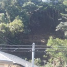 近所の山崩れ