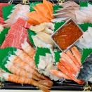 本日（水）は定休日！年末年始「刺身盛合せ」「握り寿司」のご予約はお早めに！！刺身と海鮮丼「発寒かねしげ鮮魚店」