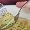 パスタを食べる時にスプーン使うやつwwwww