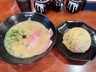 姫路　ラーメン半チャンセット♪《一蓮》