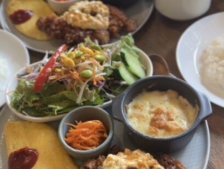 ボリューム満点！人気のチキン南蛮を堪能♪大満足ランチ＆デザート「carne lab タビィ」
