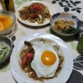 みかんの上のカエル　～ベーコンとアスパラの玉子炒めの朝ご飯、目玉焼きそばの晩ご飯～