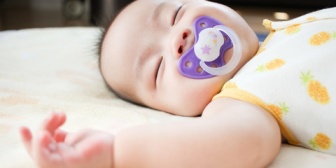 嫁がソファに6か月の子供を置いてたら落ちただと。後頭部つかんでテーブルに何百発も叩きつけてやりたかったわ。