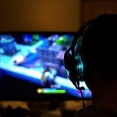 同じゲームを10年続けられるやつってすごいな