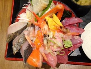 ■金沢の「魚菜屋」で、デカ盛り海鮮丼！