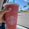 スターバックスでストロベリーレモネードのアイスブレンド（フラペチーノみたいなやつ）