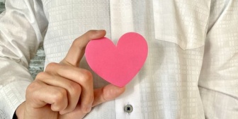 【失恋】2年交際し、2年前に別れを切り出した。まだ好きだったが、大学の勉強が忙しくなり、両方とも疲れていたから…