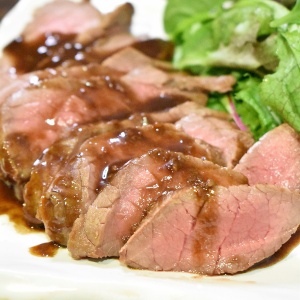 いい断面♪牛もも肉のステーキ