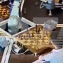 【動画】チェスロボットさん、対戦相手の少年（7）の先刺しにキレたのか少年の人差し指を掴んで骨をへし折ってしまう…