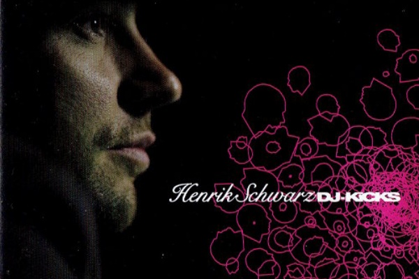 口角泡を飛ばさぬ