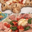 譜久村聖ちゃんが親友の山木梨沙ちゃんと、ナポリスタカ神谷町でピザ(6600円)ディナー🍕