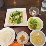 うふふの美味しいもの探すぞ♪