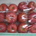 信州より直送のリンゴ、シナノスイート大玉４個入れ、￥３９０円