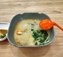 2025年8月3日ニューオープン！　インスタ女子だらけの場違いな店内で今年流行のマーラータン　香辣麻辣湯(シャンラーマーラータン)　岐阜県本巣郡北方町高屋伊勢田2-79