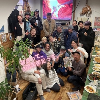 あさって11/9(にちようび)14:00から。平町の猫煮干が3周年祭やるって。記念のオリジナルジンもたのしみ。(沼津市平町)