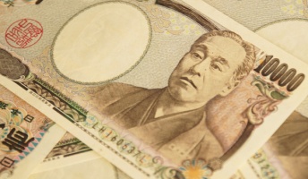 男「万札で」店員「い、い、い、一万円入りまぁぁぁぁぁっす!!!」