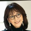 柏木由紀子が楽しむ！伊勢丹のいちごクレープと贅沢なカフェタイム