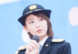 【画像】逮捕しちゃうぞ☆ 生駒里奈が1日署長に！制服似合いすぎｗｗｗ