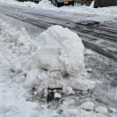 雪を道路に捨てる行為は法律違反です！