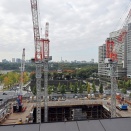 3基目タワークレーンが設置された地上20階「(仮称)東京海上ビルディング計画」の建設状況！木質の外観となる鉄骨造・木造オフィスビル（2025.11.8）