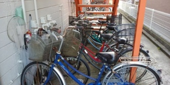 夜に突然ピンポンピンポンされて、ドア越しに「どちら様ですか？」ときいたら「嫌がらせしとんのか！！！」と突然怒鳴られた。話をきいてみると…