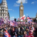 ロンドンで「王国を統一せよ」行進に大勢の群衆が集結