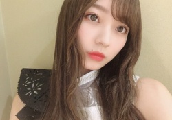 【画像】梅澤美波、キレイすぎ＆セクシーな件。。。。。
