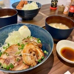 金沢市高柳町にオープンした『串焼きおっさま』で『チャーシューエッグ丼』『とりかつ丼』食べてみた。
