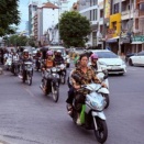 朝のラッシュ　プノンペン土曜日の朝　動画も