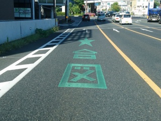 ウインカーを出さないドライバーの心理 「運転が下手だと思われる」「曲がることぐらいわかるでしょ」