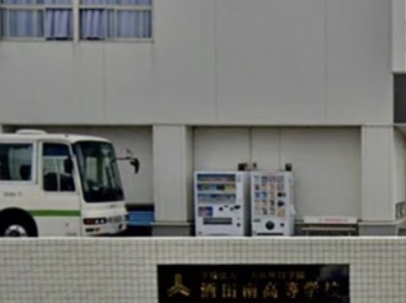 【胸糞】山形の高校野球部「全裸に首輪で校内引き回し」