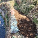 北面斜路から水路沿いの道を整備