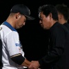 こっそり監督室へ…ハム矢野　栗山監督への“おちゃめ”な気遣い