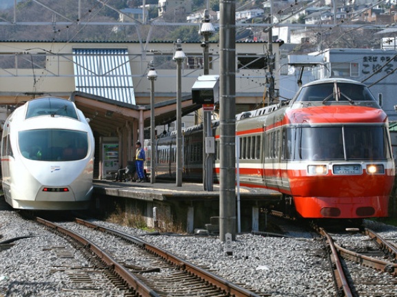 小田急ロマンスカーの愛称にはそれぞれどんな意味が込められているのか