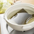 嫁が料理中に昆布を布巾で拭いてたんで「汚えな！今までこんな汚ねえ飯食わされてたのかよ！」って怒鳴って鍋の中身を流したら…