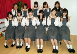 【乃木坂46】最新、２期生集合写真がコレ！ビジュアルメンはこの子！！
