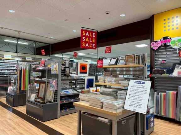 『ラブラ万代』内にある『グラフィック&デザイン 新潟ロフト店』が閉店するらしい。