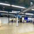 小田急の新宿駅南口に変化あり 解体に向けて仮屋根を設置か