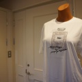 PUPULA（ププラ）パフュームボトルモチーフTシャツ