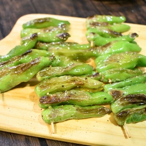 シンプルな味付け♪しし唐の簡単串焼き