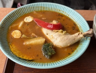 金沢市藤江北のランチのみ営業の間借りカレー店「スープカレー専門店 EMMY CURRY」mogu監修トマト風味のスープ