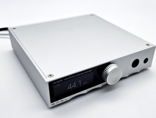 「SMSL D100」 150ドル以下ながら「ES9081」搭載で使いやすい低ノイズの明瞭サウンド＆4.4mmコネクタ搭載。小型DAC-DAC／ヘッドホンアンプ 【レビュー】
