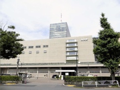 【NHK】受信料が減り続けた結果、3年前に全廃した『訪問営業』を復活させるｗｗｗ