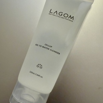 【朝洗顔、舐めてました】  ラゴムの“ジェルトゥクレンザー”で夏の皮脂、完全制圧。