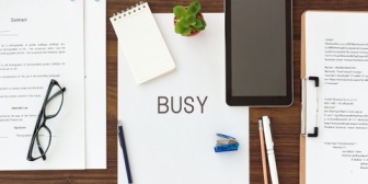 【腹立つ】自分の仕事が終わり、帰宅しようとした時に営業のミスが発覚。→もし残業してなかったら恋人に会えていたのに