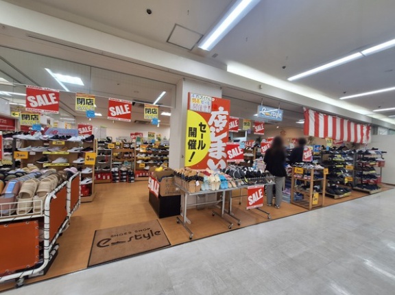 富山市上袋『アピタ富山店』内にあるシューズショップ『e-style（イースタイル）』が閉店するらしい。