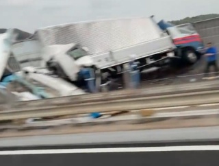 【現場の様子】#交通情報 京滋バイパス 石山IC～瀬田東IC付近 車線塞ぐ大型トラック大破重大事故で通行止め渋滞4月23日 #京滋バイパス #京都 #滋賀